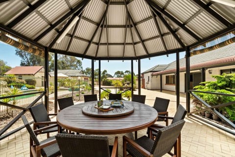 Patio, Garden, Seating area, Dining area