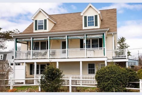 York Vacation Home Sleeps 14 Bring your family and Friends House in Cape Neddick