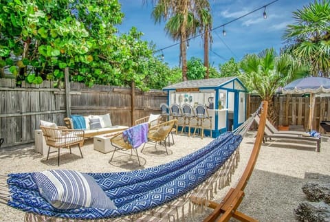 The Toasted Coconut-pool-bikes-grill-chic! House in Marathon