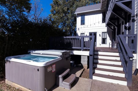 Day, Hot Tub