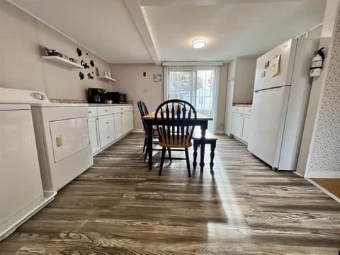 Pet Friendly Family Cozy Cottage Steps away from Footbridge Beach House in Ogunquit