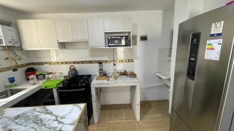 Kitchen or kitchenette, dishwasher, oven