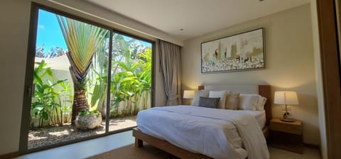 Bed, Photo of the whole room, Bedroom, Garden view