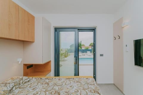 Chandra villa, NEW - 10m heated pool Villa in Novigrad