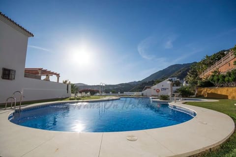 Piso Amaranta, Frigiliana Modern 2 bedroom, 2 bathroom Apartment with Air conditioning and Pool HansOnHoliday Rentals Apartment in Frigiliana