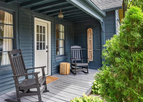 Kingston Cottage with Sauna near Stockade District House in Kingston