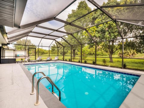 Casa Serenity Heated Pool near Beaches and Shopping Sleeps 12 House in Cape Coral