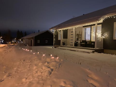 Property building, Neighbourhood, Winter, Street view