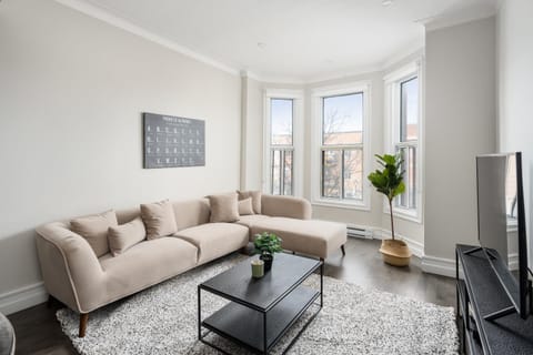 Prime Residence- Mile End Apartment in Laval