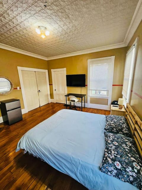 Nice large room in Federal Hill with shared bath and kitchen ac Appartamento in Providence