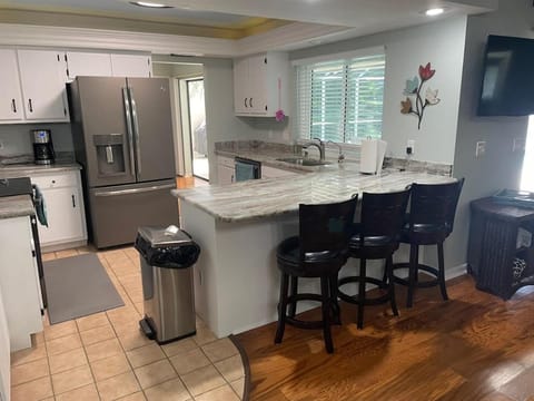 Shamrock Lakes with Heated Pool Get away House in Cape Coral