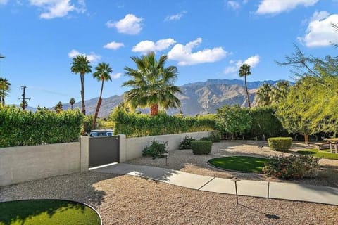 Gorgeous Landscape 3 Bed Home Spacious Home House in Palm Springs