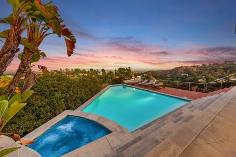 Hollywood Stunner- Pools, Views, Private, Luxury House in Hollywood Hills