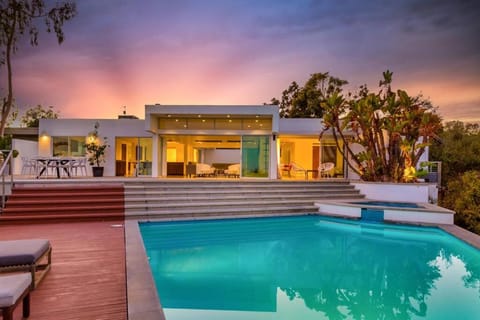 Hollywood Stunner- Pools, Views, Private, Luxury House in Hollywood Hills