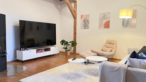 LudwigsHome Luxus - Zentral, 95qm, Whirlpool, Balkon, Smart TV Apartment in Ludwigsburg