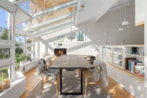 Elegant 4BR villa with great views and location Villa in Tromso