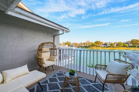 Waterfront Retreat with Stunning Views & Modern Comfort Apartment in Irvine