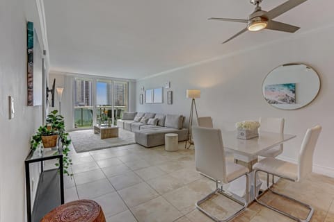 Ocean Reserve Luxurious Condo 2min Away From Beach Apartment in Sunny Isles Beach