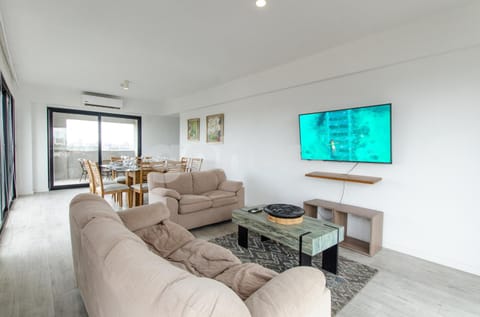 Modern And Sleek Apartment In Barrio Jara Apartment in Asunción