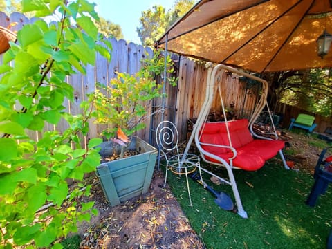 Sparkling Gem Set Between Mountain and Ocean House in Topanga