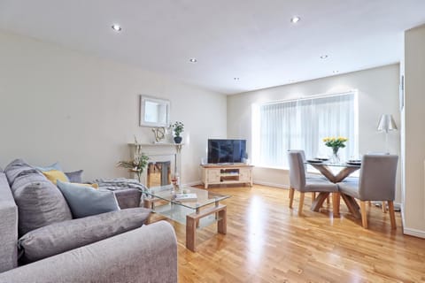 TV and multimedia, Living room, Dining area