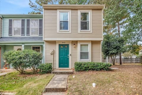 Renovated townhome on bike path includes bikes Casa in Avondale Estates