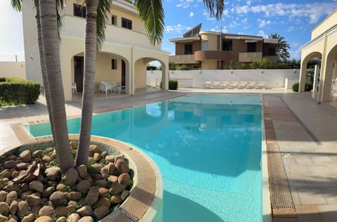 Property building, Day, Pool view, Swimming pool