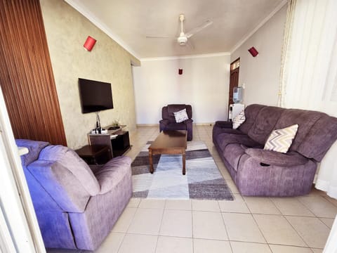 Communal lounge/ TV room, TV and multimedia, Living room, Seating area, Evening entertainment