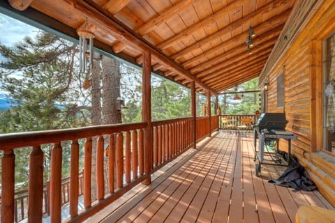 Log Lodge Mountain View Hot tub Dog Friendly House in Woodland Park