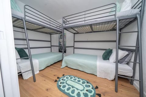 Bed, Bedroom, bunk bed