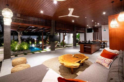 NEW! 3BR Luxurious villa near Ubud waterfalls Villa in Blahbatuh