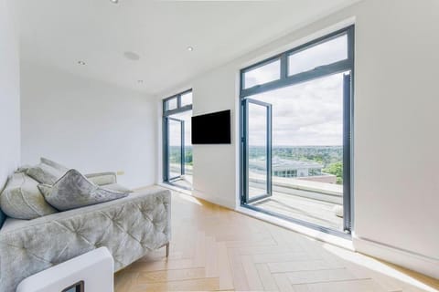 Brand New Luxury Penthouse 2 Bedroom 2 bath Apartamento in St Albans