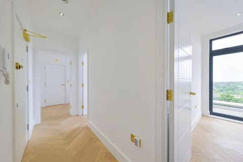 Brand New Luxury Penthouse 2 Bedroom 2 bath Apartamento in St Albans