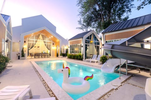 Property building, Pool view, Swimming pool, Swimming pool