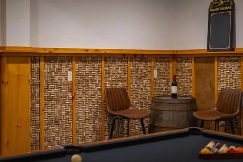 Billiard, Darts, Game Room, Lounge or bar