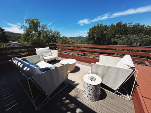 Patio, Natural landscape, View (from property/room), Balcony/Terrace, Seating area, Mountain view