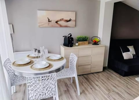 Havre de Paix Maison avec Jardin Privatif et Parking Gratuit Apartment in Montigny-le-Bretonneux