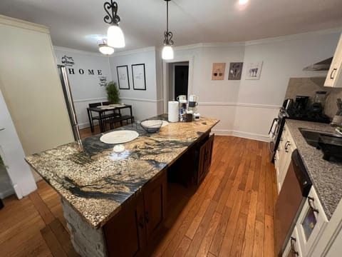 Kitchen or kitchenette, Dining area, dishwasher, oven, pet friendly, stove