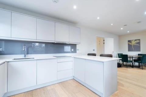 CAPITAL Two Bedroom Apartment in Colindale Apartment in Edgware