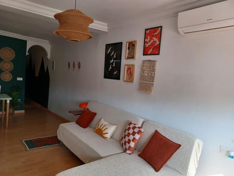 Living room, air conditioner