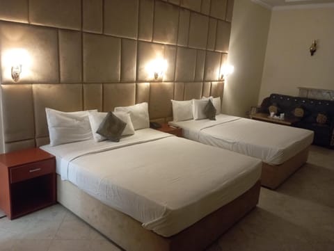 RM Guest House Bed and Breakfast in Lahore