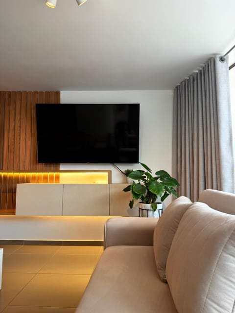 TV and multimedia, Living room, Seating area, Evening entertainment