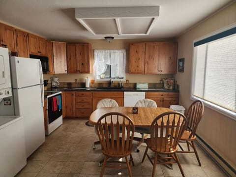 Kitchen or kitchenette, Seating area, Dining area, dishwasher, stove