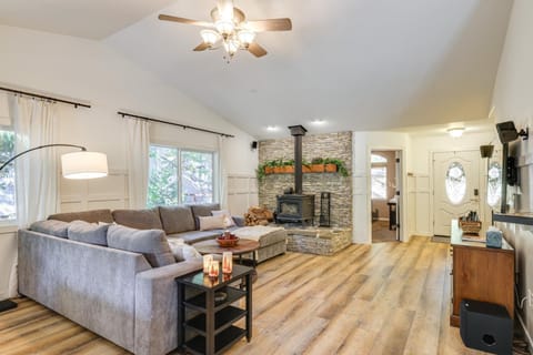 Forest-View Retreat Grill and Fireplace in Sonora House in Calaveras County