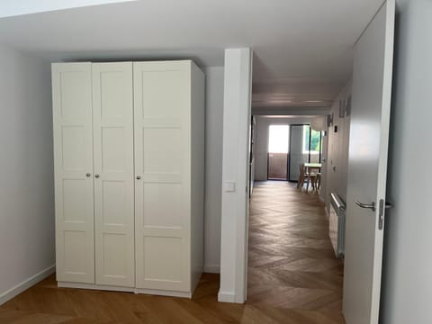 Bedroom, wardrobe