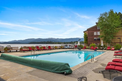 New! Beach Cruzen - Crystal Beach - Lakefront - Beach - Seasonal Pool House in McCall