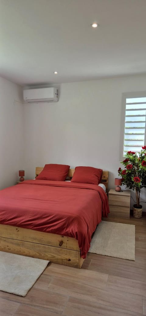 Bed, Photo of the whole room, Bedroom, air conditioner