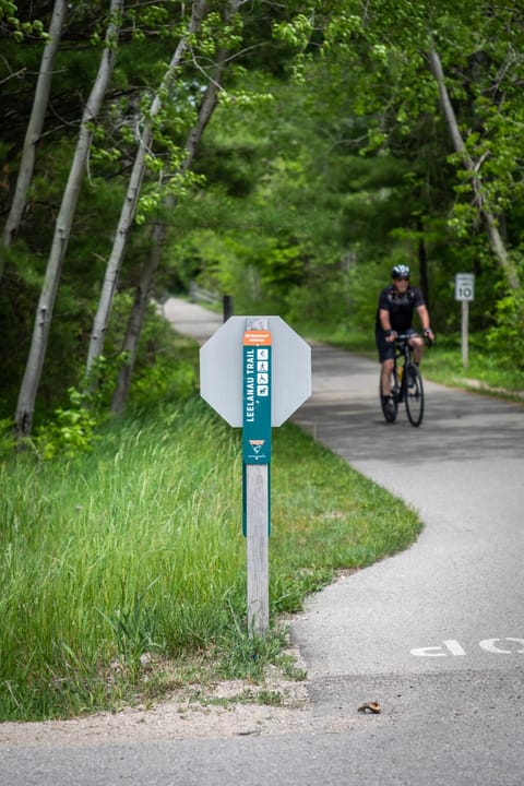 Neighbourhood, Natural landscape, Cycling