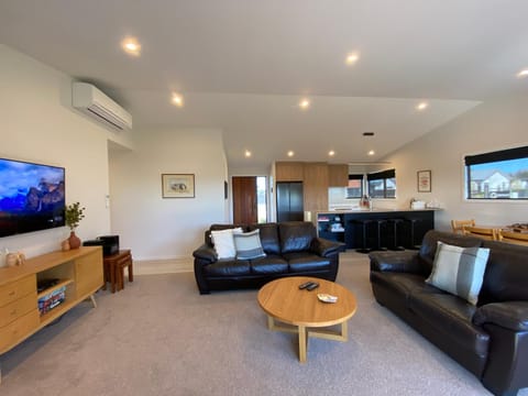 Four Lakes Retreat House in Twizel