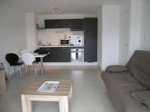 Étel - T2 moderne 42 m², proche plage, balcon sud, parking privé, animaux admis - FR-1-479-166 Apartment in Étel